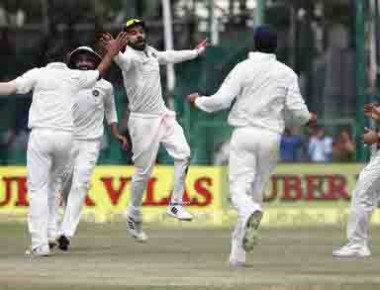 India's Virat Kohli, third left, celebrates with team mates, after the fall of the wicket of New Zealand's BJ Watling, on the fifth day of their first cricket test match against India at Green Park Stadium in Kanpur, Monday, Sept. 26, 2016. (AP Photo/ Tsering Topgyal)