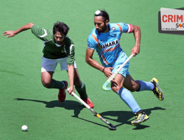 MELBOURNE, AUSTRALIA - DECEMBER 09:  Abdul Haseem Khan of Pakistan contests for the ball against Sardar Singh of India during the third place match between Pakistan and India on day six of the 2012 Champions Trophy at State Netball Hockey Centre on December 9, 2012 in Melbourne, Australia.  (Photo by Michael Dodge/Getty Images)