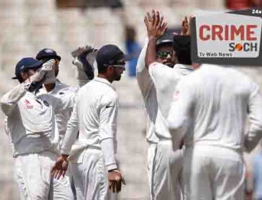 Indian cricketers celebrate the fall of New Zealand's batsman Henry Nicholls on the second day of the second cricket test match in Kolkata, India, Saturday, Oct. 1, 2016. (AP Photo/Saurabh Das)