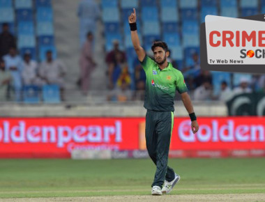 Pakistan's Hasan Ali celebrates at the end of the first one day international (ODI) cricket match between Sri Lanka and Pakistan at Dubai International Stadium in Dubai on October 13, 2017. / AFP PHOTO / GIUSEPPE CACACE