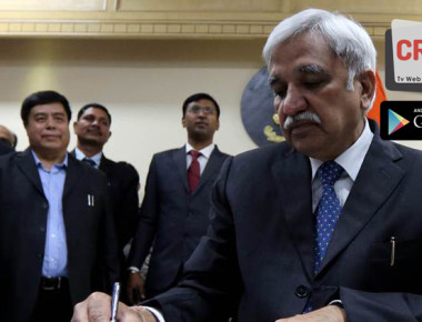 New Chief Election Commissioner Sunil Arora takes charge at his office Nirvachan Sadan in new Delhi on Sunday. Express photo by Prem Nath Pandey 02 Dec 18 *** Local Caption *** New Chief Election Commissioner Sunil Arora takes charge at his office Nirvachan Sadan in new Delhi