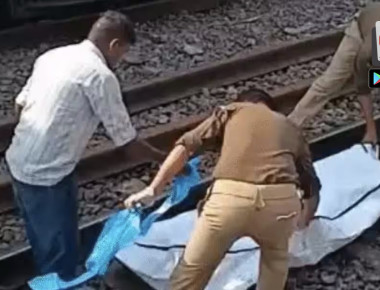 Mirzapur Train Accident: कार्तिक स्नानासाठी गंगा घाटावर चालल्या, ट्रॅक ओलांडताना रेल्वे आली; सहा महिलांच्या जागेवर चिंधड्या, 50 मीटर लांब मृतदेहांचे तुकडे विखुरले 4223625255698svi-jaiswal-20-4 copy