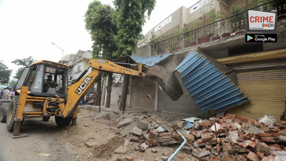 दिल्ली की सड़कों पर चला बुलडोजर एक्शन, 192 रेहड़ी-पटरी हटाईं, 37 अतिक्रमण साफ