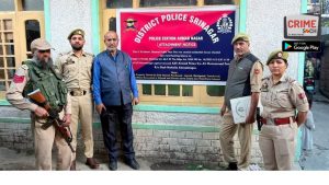 ड्रग्स के सौदागरों में मचा हड़कंप: श्रीनगर में 6 थानों की ताबड़तोड़ छापेमारी, 13.43 करोड़ के मकान और लग्जरी गाड़ियां फ्रीज